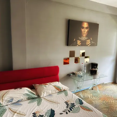 Apartment Zero *